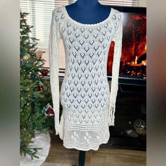 EUC Spell & the Gypsy Collective White Leila off the Shoulder Mini Dress - Picture 9 of 17